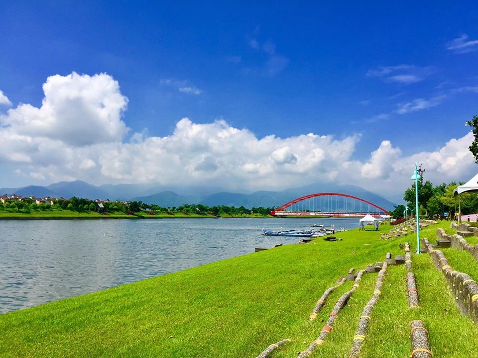 圖像裡可能有雲、天空、戶外、大自然和水